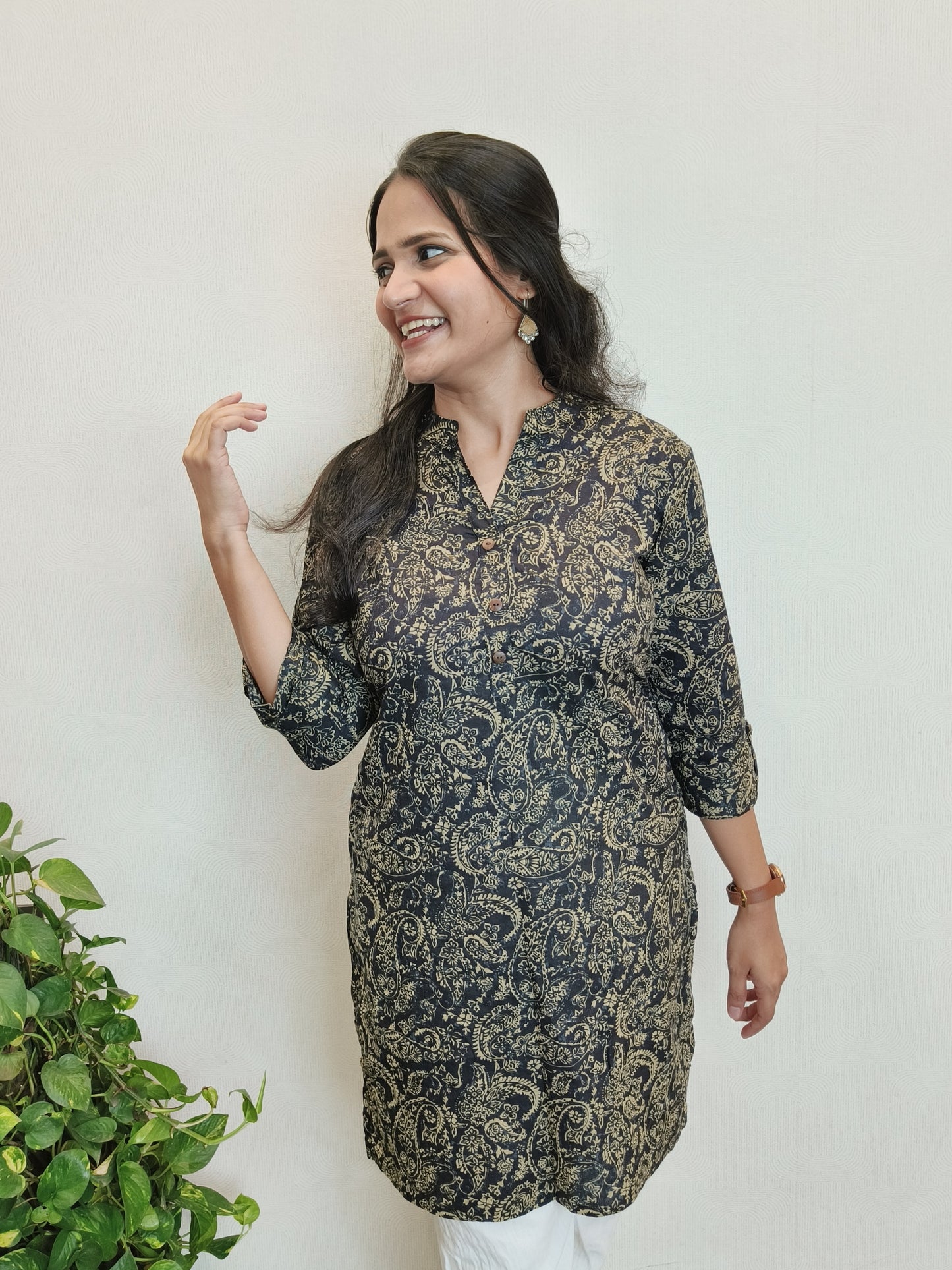 Black Paisley Short Kurta with Pockets