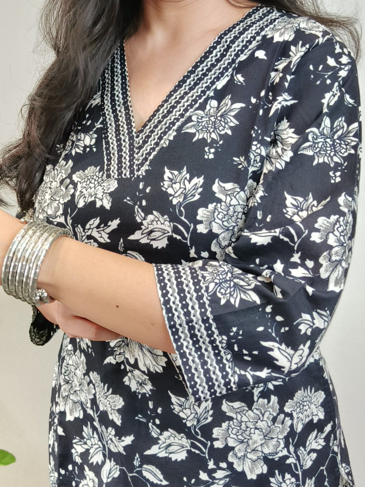 Black Floral Bloom Short Kurta with pockets