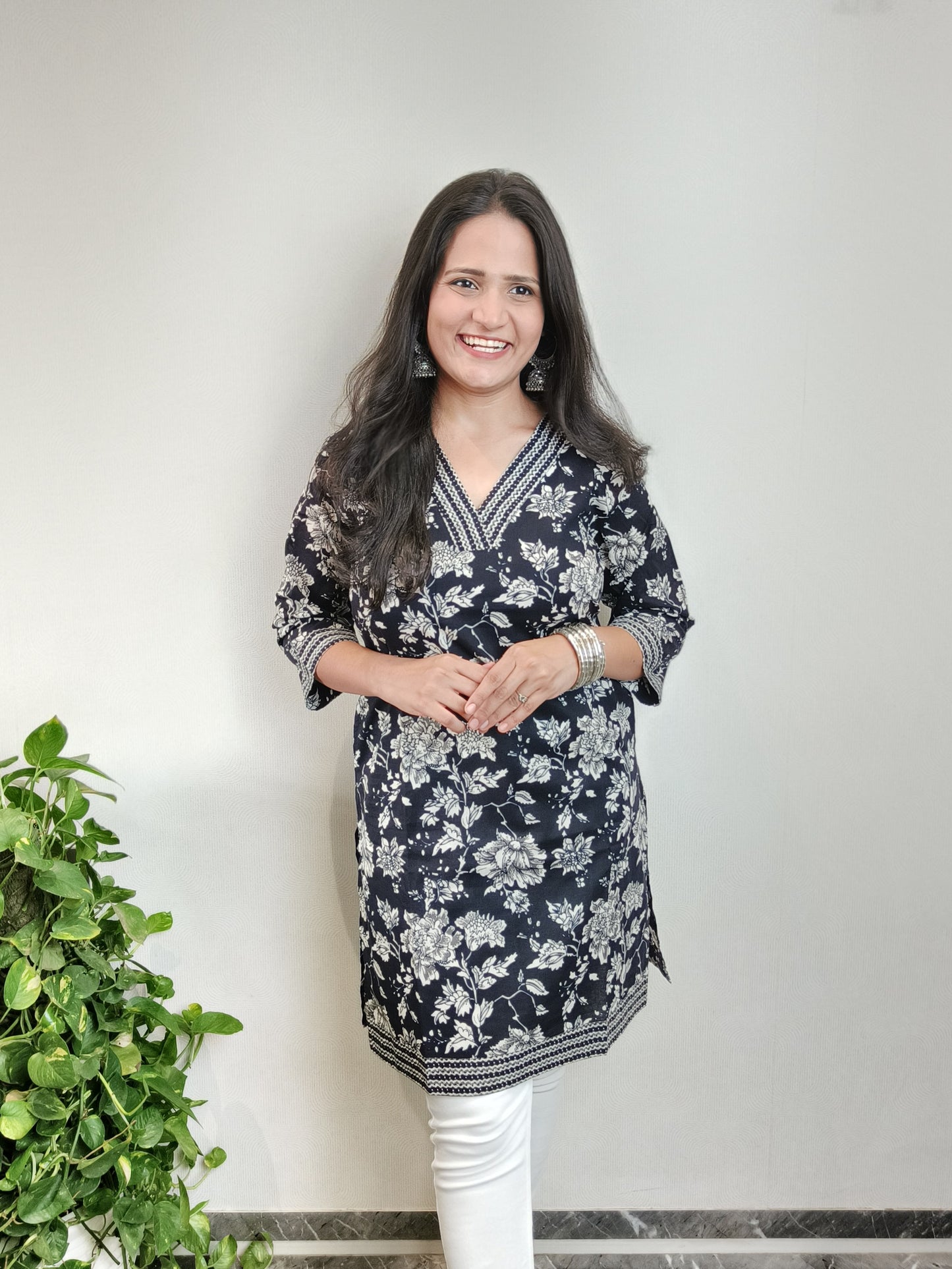 Black Floral Bloom Short Kurta with pockets