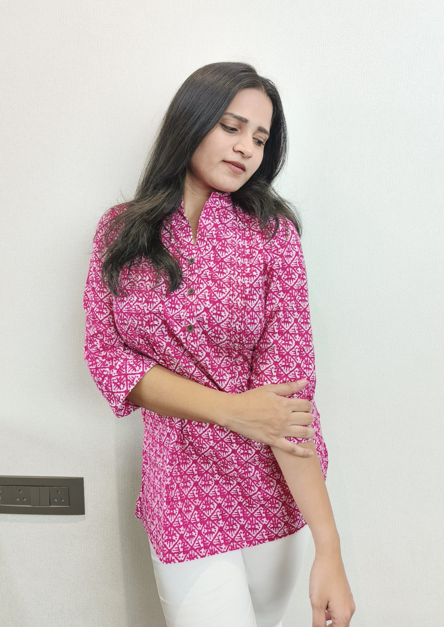 Pink geometric print pintex short kurta